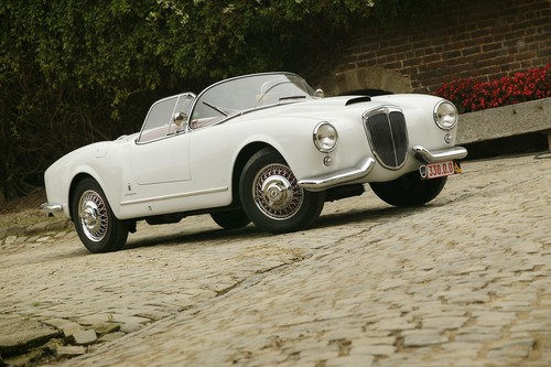 Der älteste noch erhaltene Lancia Aurelia Spider diente 1955 als Ausstellungsstück für die Motorshows in Brüssel und Genf.