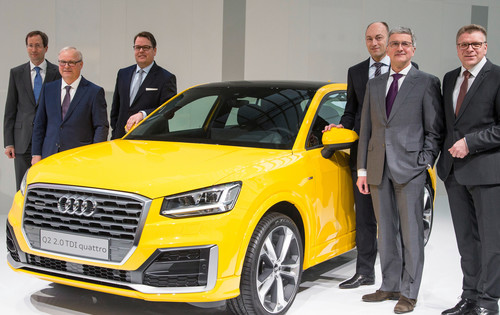 Der Audi-Vorstand bei der Jahrespressekonferenz 2016, (v.l.n.r.): Axel Strotbek, Hubert Waltl, Dietmar Voggenreiter, Stefan Knirsch, Rupert Stadler, Thomas Sigi und der neue Audi Q2.