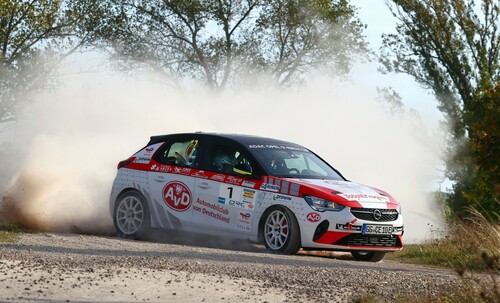 Der Automobilclub von Deutschland engagiert sich als Co-Sponsor im HJS DMSB Rallyecup. 