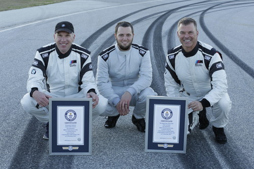 Der BMW M5 driftet sich zweimal ins Guinness-Buch der Rekorde (v.l.): Johan Schwartz, Matt Butts und Matt Mullins.