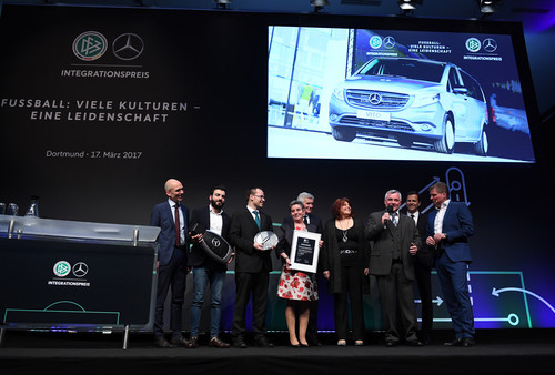 Der DFB und Mercedes-Benz haben zum zehnten Mal ihren Integrationspreis verliehen.