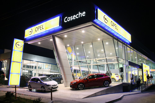 Der erste chilenische Opel-Händler eröffnete in einem exklusiven Stadtviertel in der Hauptstadt Santiago. Der neue Betrieb des Opel-Partners Coseche S.A. präsentiert sich im aktuellen Opel-Design in Schwarz-Gelb.