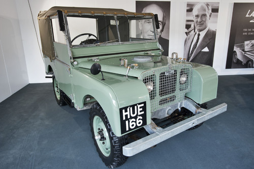 Der erste Land Rover (1948) mit dem Nummernschild HUE 166 - genannt 
„Huey“.