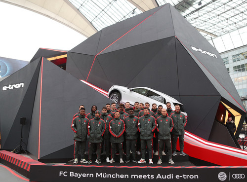 Der FC Bayern hat als einer der ersten den neuen Audi e-Tron getestet. 