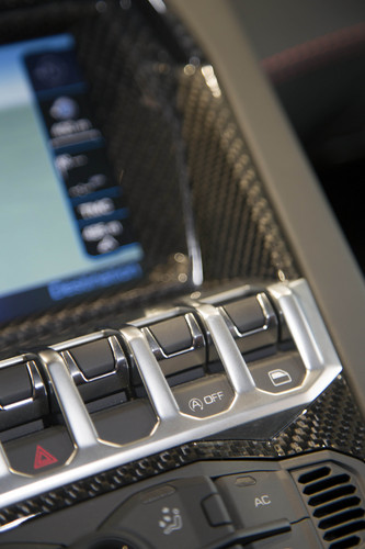 Der Lamborghini Aventador LP 700-4 verfügt über ein Start-Stop-System. 