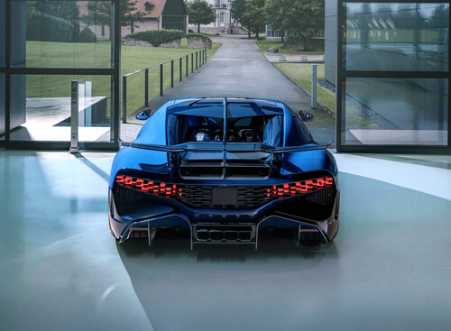 Der letzte von 40 Bugatti Divo verlässt das Atelier in Molsheim.
