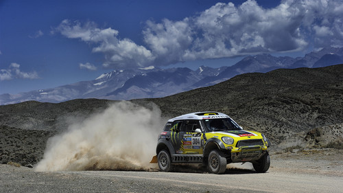 Der Mini All4 Racing von Nani Roma auf der dritten Etappe der Rallye Dakar 2014.