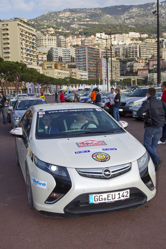 Der Opel Ampera gewann bei seiner ersten Teilnahme die 13. Rallye Monte Carlo für alternative Antriebe.