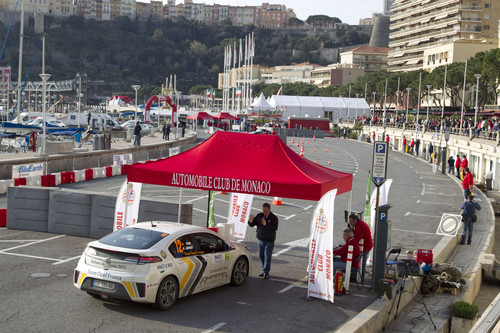 Der Opel Ampera gewann bei seiner ersten Teilnahme die 13. Rallye Monte Carlo für alternative Antriebe.