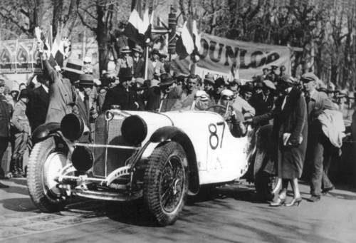 Der spätere Sieger Rudolf Caracciola auf Mercedes-Benz SSK beim Start zur Mille Miglia 1931.