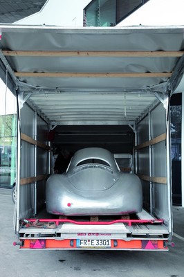 Der Typ 64 verläßt das Porsche-Museum für die Ausstellung im „High Museum of Art“ in Atlanta. 