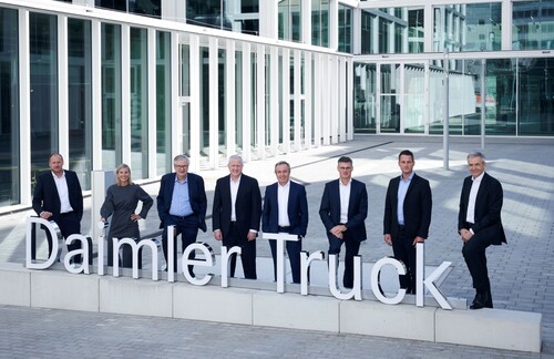 Der Vorstand der Daimler Truck Holding AG (v.l.): Jochen Götz, Karin Rådström, Martin Daum, John O’Leary, Jürgen Hartwig, Stephan Unger, Andreas Gorbach und Karl Deppen.
