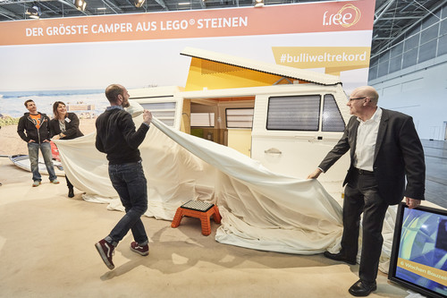 Der VW T2 Campingwagen aus Lego wird enthüllt. 