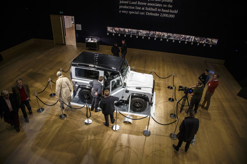 Der zweimllionste in Solihull gebaute Land Rover Defender wird bei Bonhams versteigert.