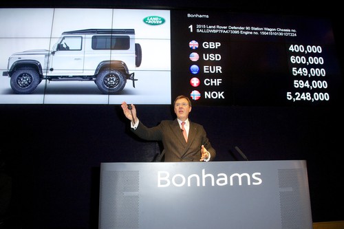 Der zweimllionste in Solihull gebaute Land Rover Defender wird bei Bonhams versteigert.