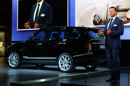 Designdirektor Gerry McGovern stellt den neuen Range Rover vor.