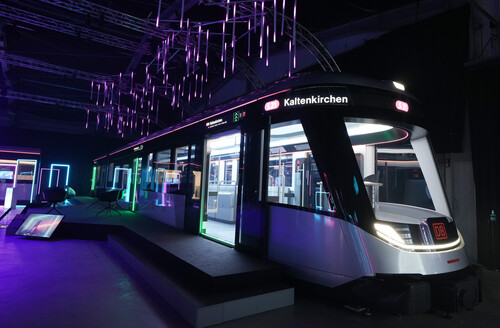 Deutsche Bahn stellt begehbares S-Bahn-Modell "IdeenzugCity" vor.