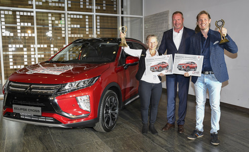 Deutschlands beste Autofahrer 2018: Mitsubishi-Geschäftsführer Dr. Kolfa Rebstock (Bildmitte) freut sich mit den Gewinnern Petra K. und Ingo S..
