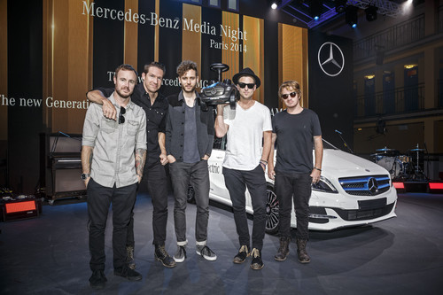 Die Band „One Republic“ signierte einen Bobby-Benz Racing Edition.