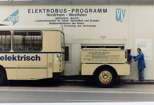 Die Batterie des MAN 750 HO-M10 E wurde in den 1970er-Jahren separat in einem Anhänger mitgeführt.
