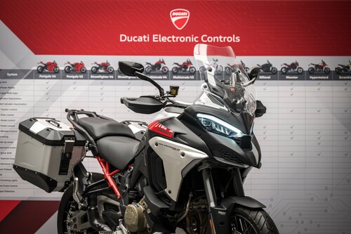 Die Ducati Multistrada V4 Rally verfügt als erstes Serienmotorrad über eine Zylinderabschaltung auch während der Fahrt.