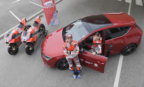 Die Ducati-Piloten Jorge Lorenzo (links) und Andrea Dovizioso fungieren als Seat-Markenbotschafter.