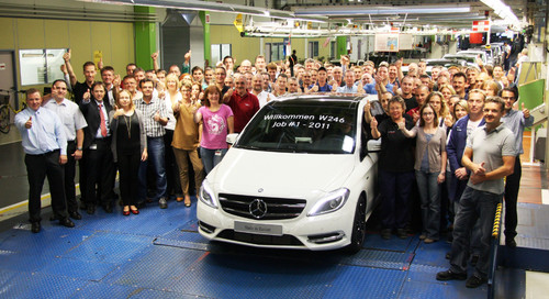 Die erste neue B-Klasse, intern W246 genannt, läuft im Mercedes-Benz-Werk Rastatt vom Band.