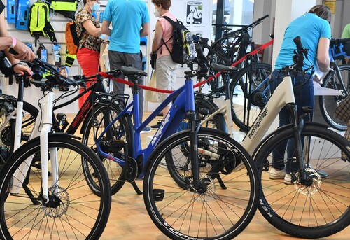 Die Fahrradbranche blickt trotz hoher Lagerbestände einigermaßen zuversichtlich auf 2024.