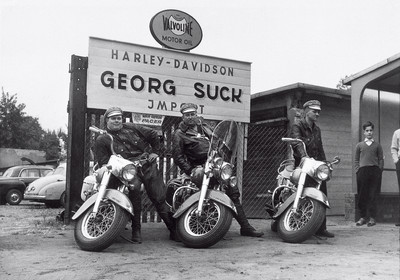 Die Firma Geord Suck vertreibt seit 100 Jahren Harley-Davidson in Hamburg. Die Aufnahme entstand in den 60er-Jahren in der Hagenbeckstraße.