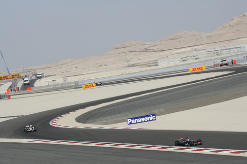 Die Formel-1-Strecke von Bahrain führt durch die Wüste.