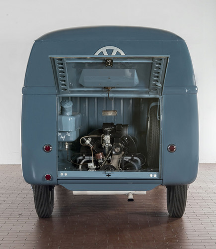 Die große Klappe zum Motorraum gab den ersten VW T1 den Spitznamen „Barndoor“ (Scheunentor). 