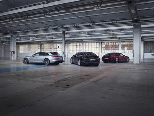 Die Hybridmodelle des Porsche Panamera (von links): Panamera 4 E-Hybrid Sport Turismo, Panamera 4S E-Hybrid und Panamera Turbo S E-Hybrid Executive. 