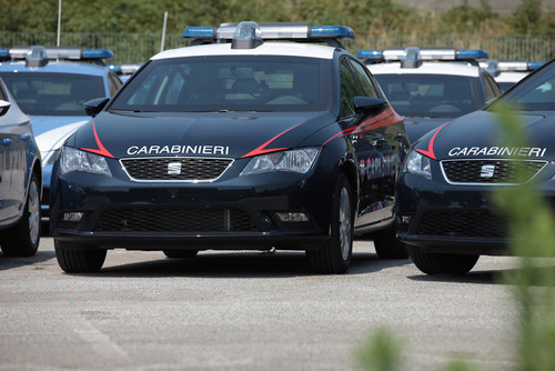 Die italienische Polizei übernimmt 206 Seat Leon.
