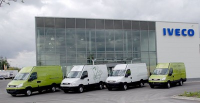 Die Iveco Transporter EcoDaily EEV-Diesel, EcoDaily Natural Power (Erdgas), EcoDaily Hybrid, EcoDaily Electric (v. l. n. r.).