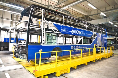 Die Lackiererei im Daimler Buses Werk in Neu-Ulm hat ihren 100.000sten Bus fertiggestellt. 