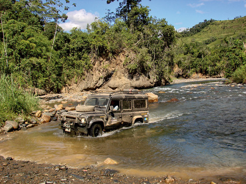 Die „Land Rover Experience Tour 2011“ führt im Defender durch Bolivien.