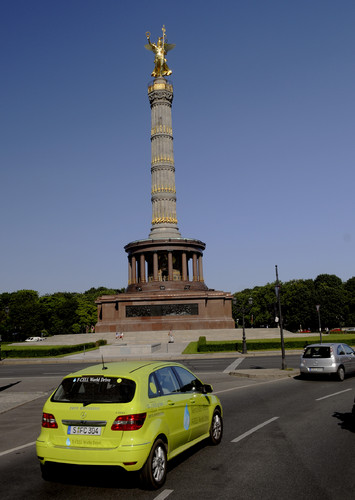 Die letzte Etappe des F-Cell World Drive führte das Team von Hamburg über Berlin und Nürnberg zum Hauptsitz von Mercedes-Benz in Stuttgart.
