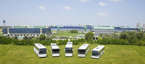Die Omnibusproduktion im Mercedes-Benz-Werk in Istanbul-Hosdere mit dem aktuellen Produktportfolio Mercedes-Benz Tourismo, Intouro, Travego, Setra UL business und Mercedes-Benz Connecto (links nach rechts).