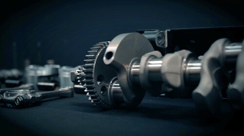 Die optimierte Kurbelwelle ist ein wichtiger Baustein zur Leistungssteigerung der Moto-2-Motoren von Triumph.