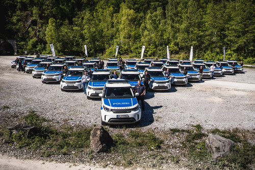 Die Polizei hat im Land Rover Experience Center in Wülfrath 34 Discovery übernommen.