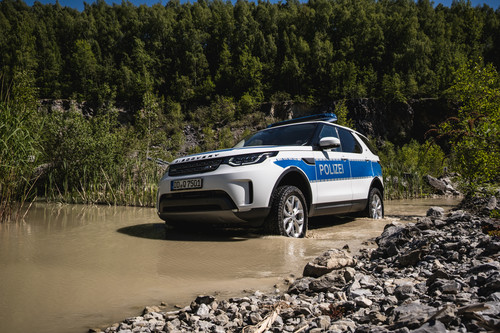 Die Polizei hat im Land Rover Experience Center in Wülfrath 34 Discovery übernommen.