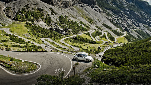 Die „Porsche Road Trip“-App schlägt auch Zwischenstopps bei Sehenswürdigkeiten oder Aussichtspunkten vor.