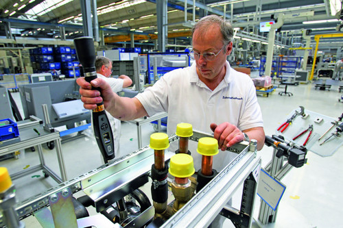 Die Serienproduktion von Zuhause-Kraftwerken im Volkswagen-Motorenwerk Salzgitter.