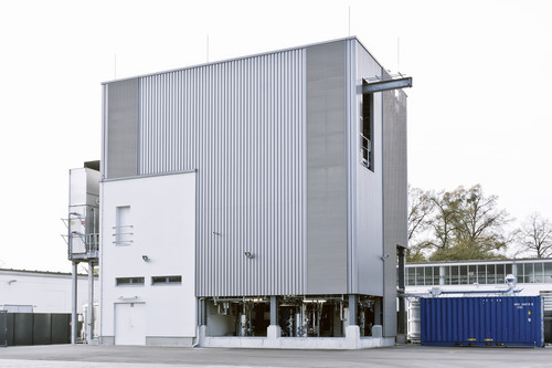 Die Sunfire-Anlage in Dresden erzeugt für Audi aus Kohlendioxid, Wasser und Ökostrom so genannten E-Diesel. 