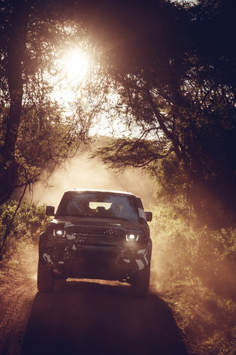 Die Tier- und Naturschutzorganisation Tusk nutzt im kenianischen Borama-Reservat einen noch getarnten Land Rover Defender für die Arbeit.