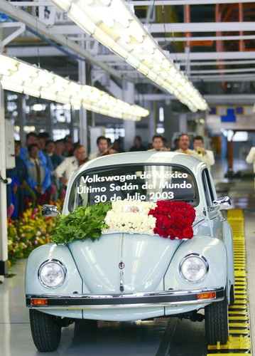 Die Tops und die Flops des Automobilgeschäfts: Der letzte Volkswagen Käfer, 2003.