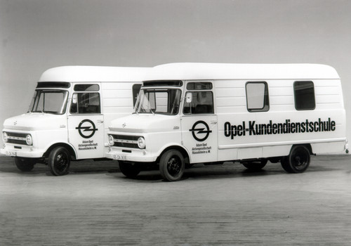 Die Tradition der Wanderschule aus den 1930er Jahren wird 1971 von Opel mit der „Rollenden Kundendienstschule“ wieder aufgenommen.