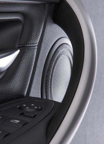 Die Türverkleidungen des neuen BMW 3er fertigt Johnson Controls in Hybridbauweise aus Naturfasern und Kunststoff. Sie sind 20 Prozent leichter als herkömmliche Komponenten.