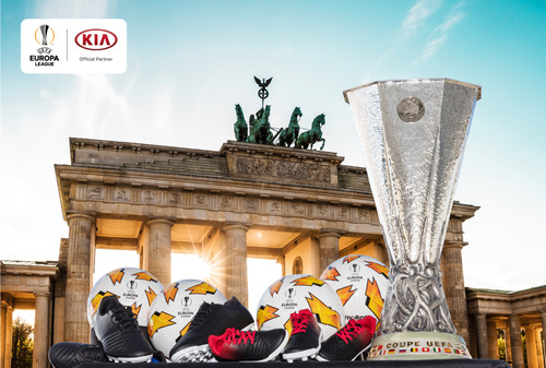Die „UEFA Europa League Trophy Tour Driven by Kia“ macht Station in Berlin.