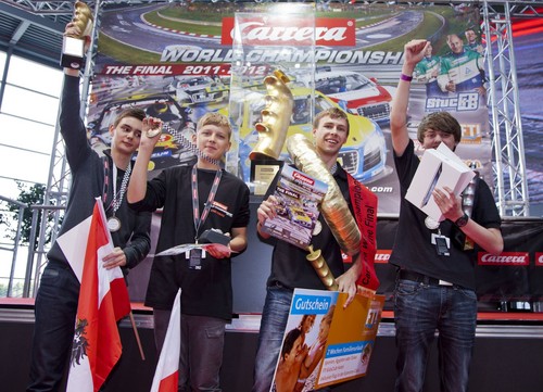 Die viuer Finalisten der Carrera-Weltmeisterschaft 2012 (von linlks): Markus Loth, Jakub Kuligowski, Manuel Radlinger und Hans Hüttlinger.